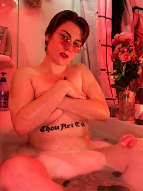 @lainalovesyou