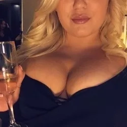 @xxxmistressmia