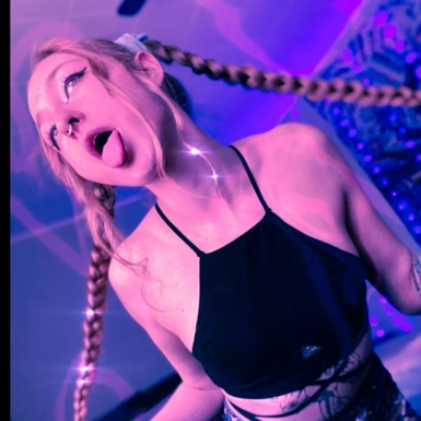 @lucycosmos