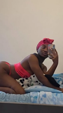 @missminniee