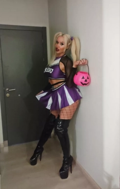 @meryblondshowgirl