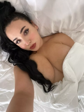@curvyqueentana
