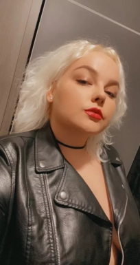 @moniiquefox