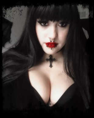 @gothicvampirevixen