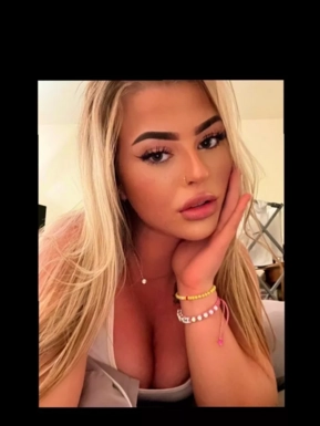 @hotblondieholly