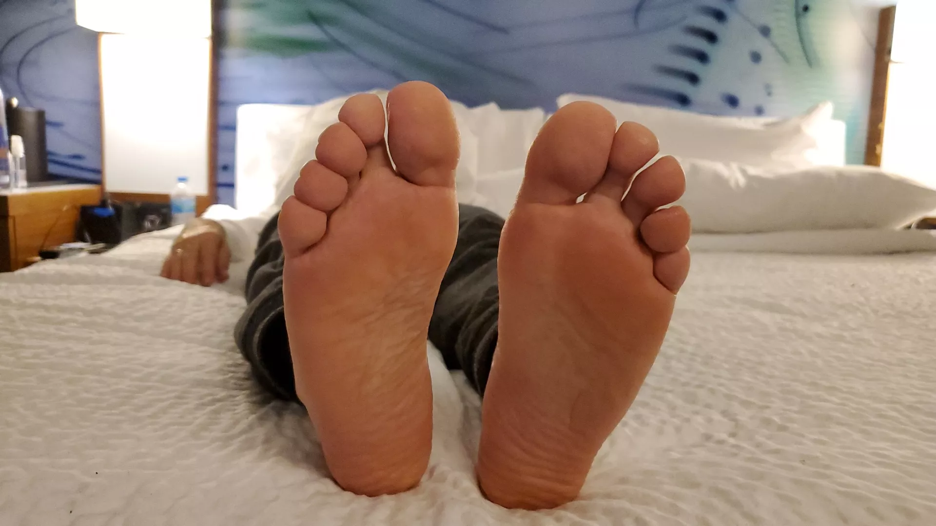 @menfeetlover