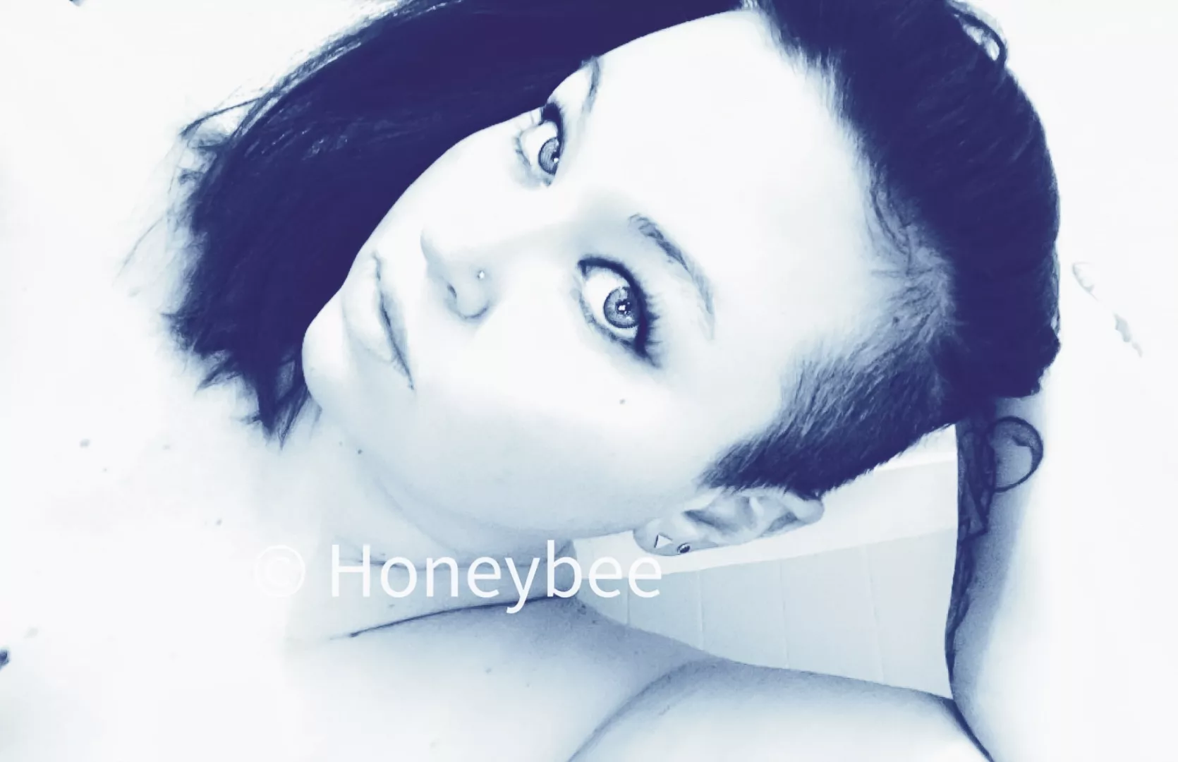 @eros_honeybee