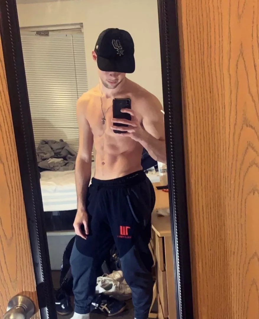 @collegejock2121