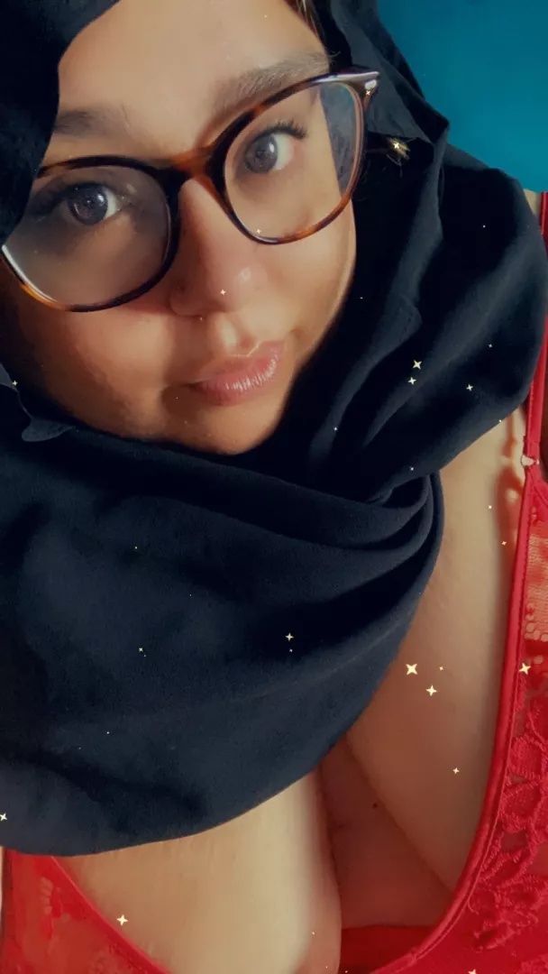 @naughtylilhoneyhijabi