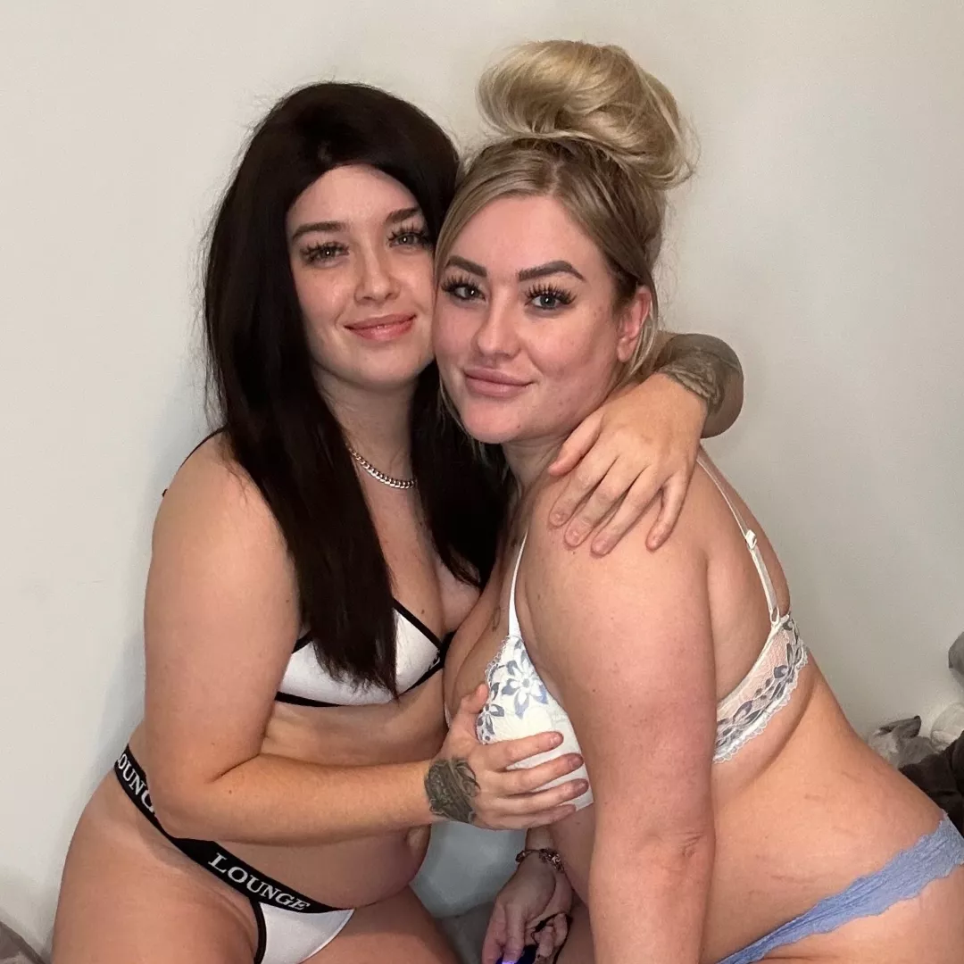 @twonaughtysisters