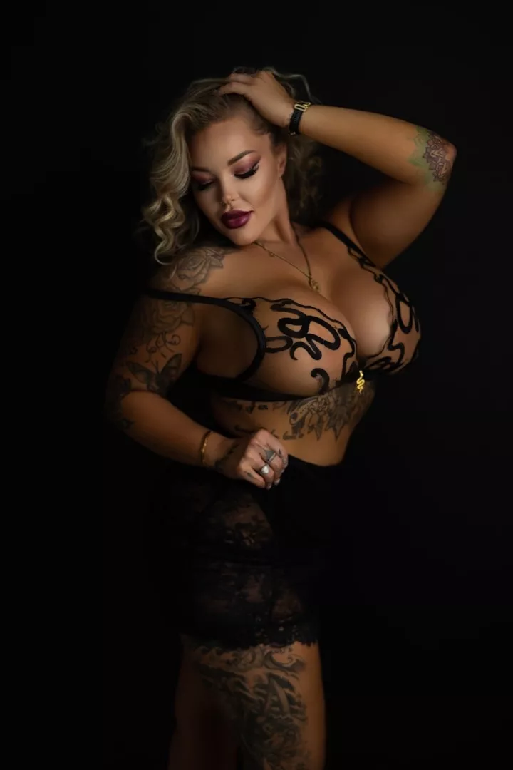 @thecurvygoddess1