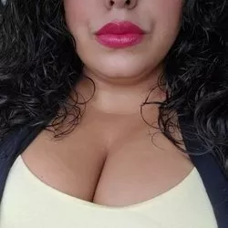 @curvy.carlaxxx