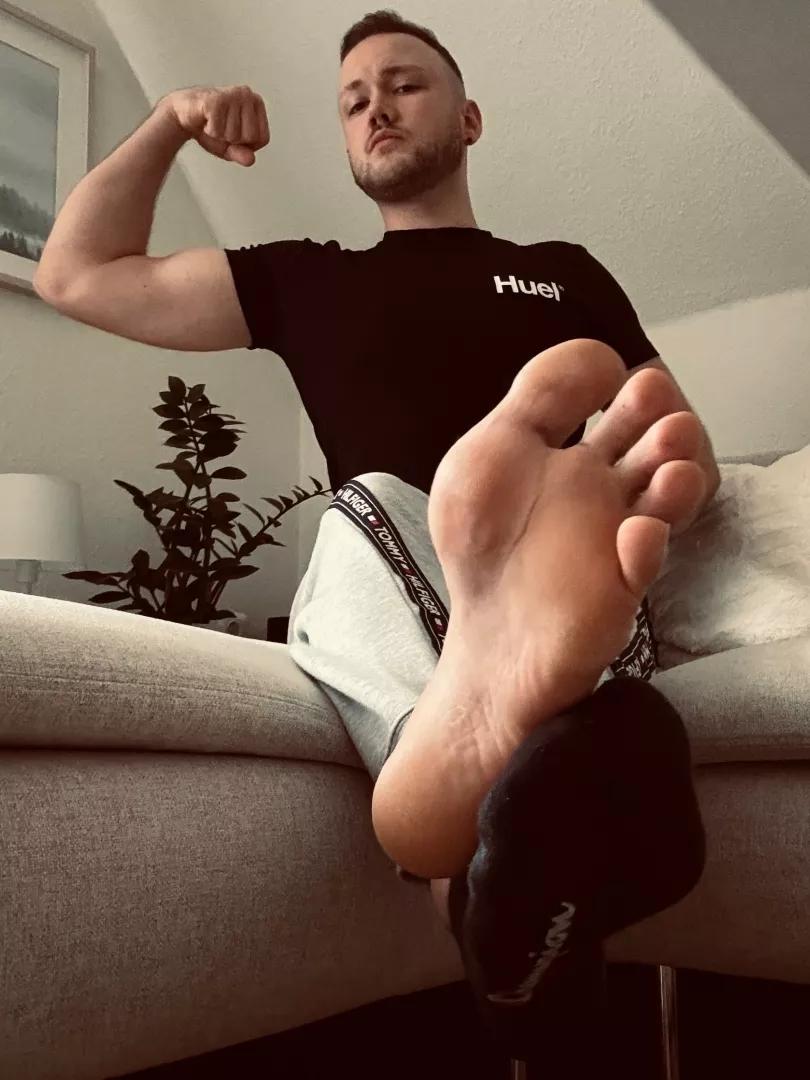 @yourfeetgod