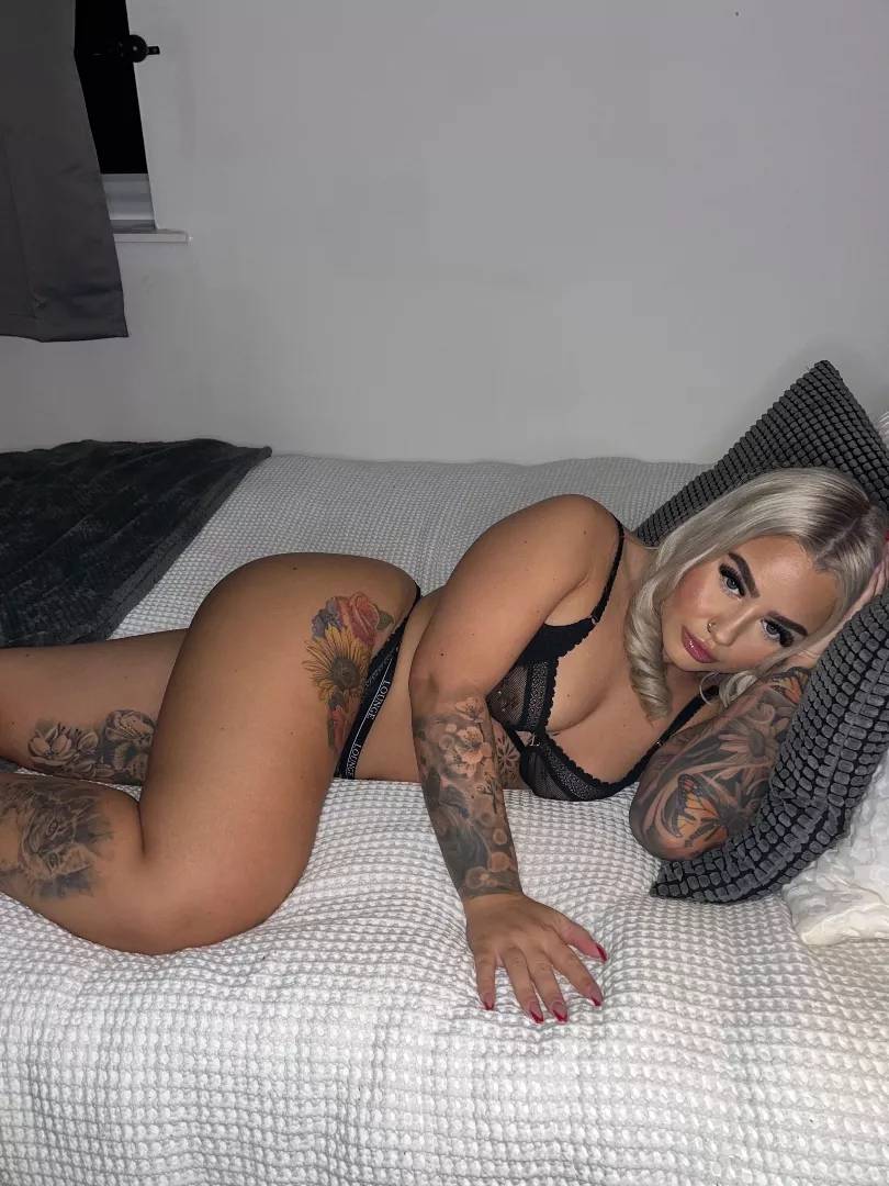 @tattooedblondee