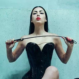 @dominatrixiris