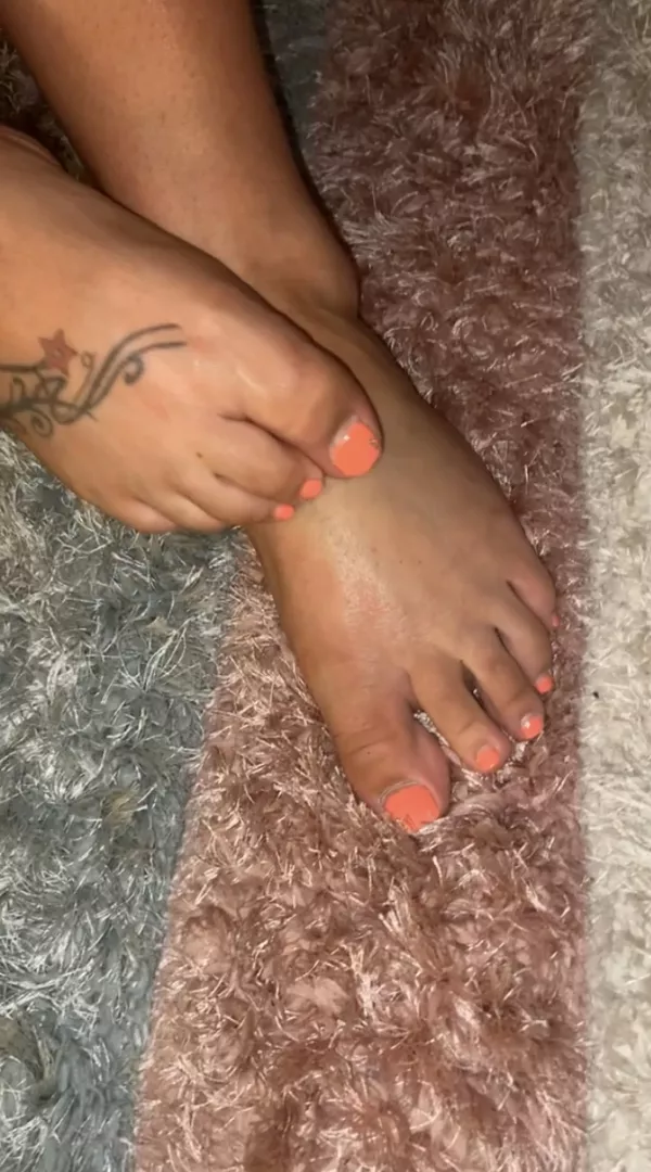 @flirtyfeetforya