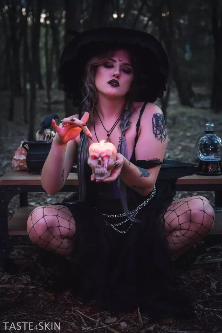 @aalienwitchh