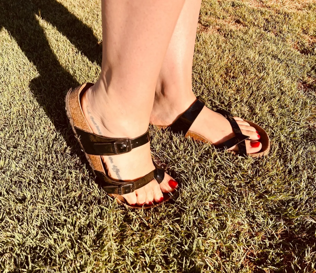 @femmefootfever