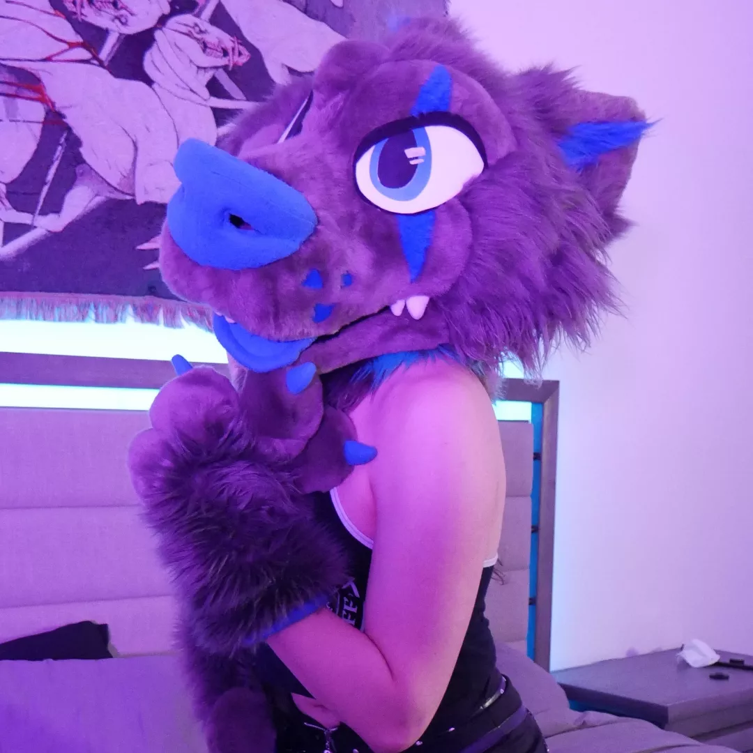 @glitchyfur