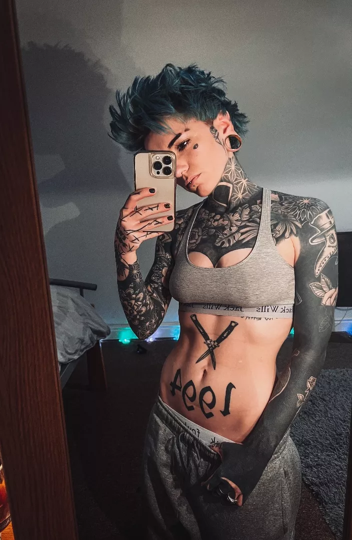 @holly_inked