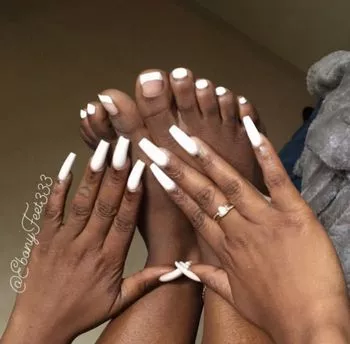 @ebonyfeet888