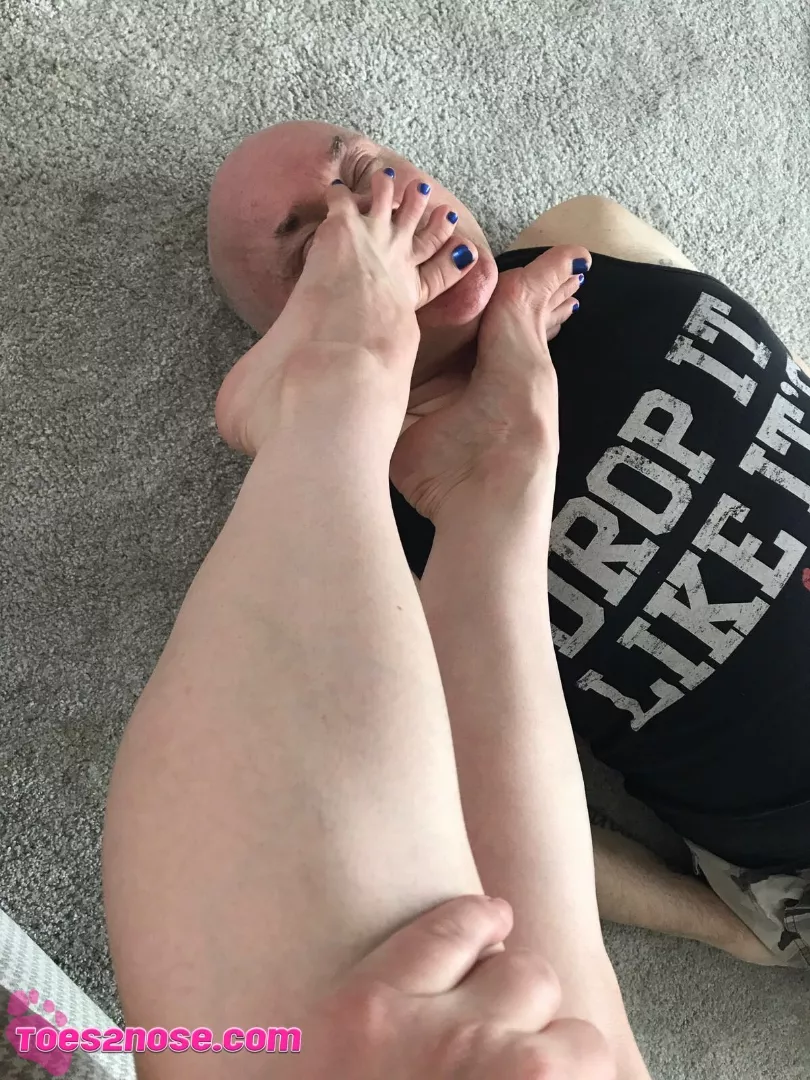 @toes2nosefootfetish